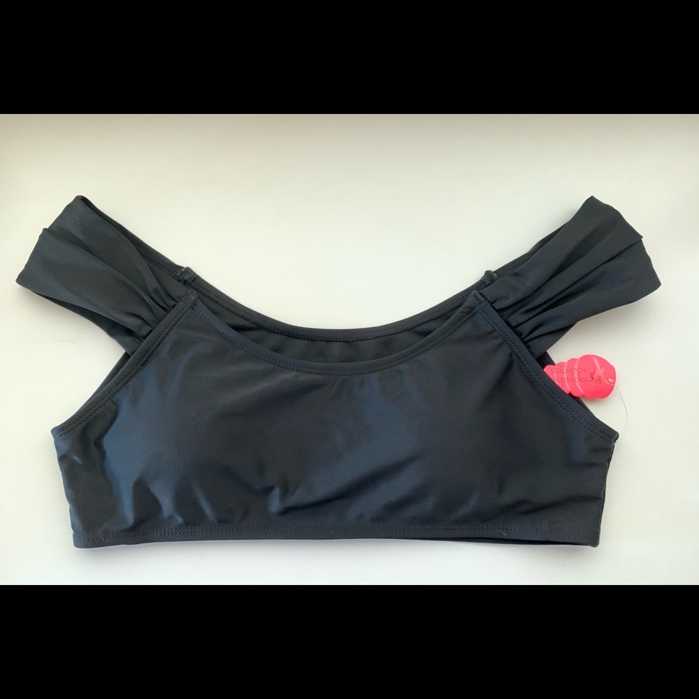 𝗠𝗢𝗩𝗜𝗡𝗚 𝗠𝗨𝗦𝗧 𝗦𝗘𝗟𝗟 NWT Black Off Shoulder Bikini / Swim Top | Medium